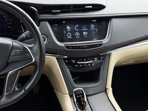 Used 2019 Cadillac XT5 Luxury image 17