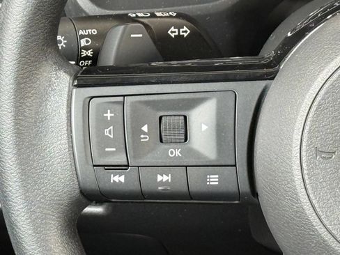 Used 2023 Nissan Rogue SV AWD/4WD image 33