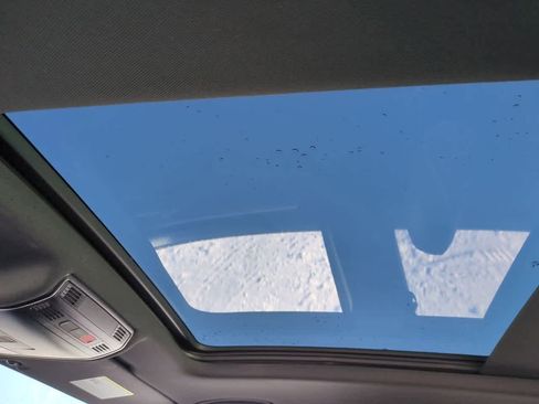 Used 2023 Volkswagen Tiguan SE R-Line image 17