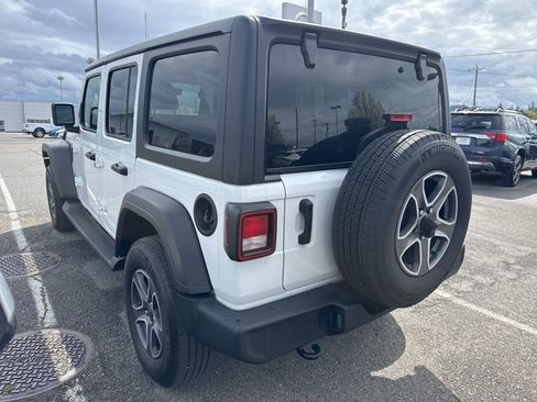 Used 2022 Jeep Wrangler Unlimited Sport w/ Uconnect 4C Nav & Sound Group image 8