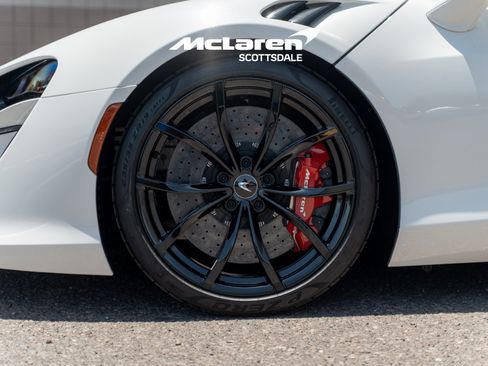 Used 2023 McLaren Artura RWD image 26