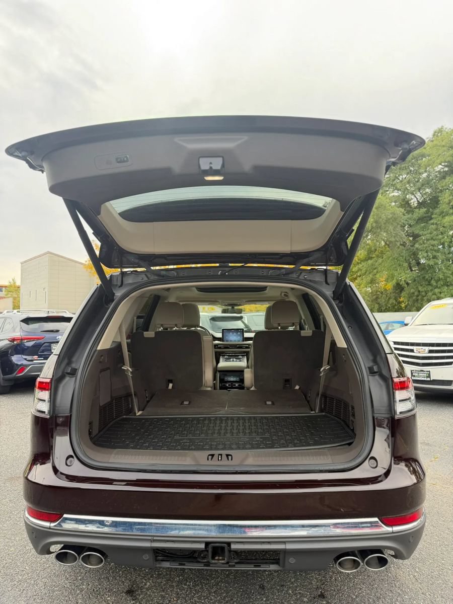 Used 2023 Lincoln Aviator Reserve w/ Equipment Group 201A AWD/4WD image 9