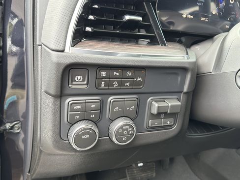 New 2026 Chevrolet Suburban Premier image 16