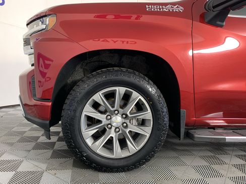 Used 2019 Chevrolet Silverado 1500 High Country w/ Technology Package AWD/4WD image 9