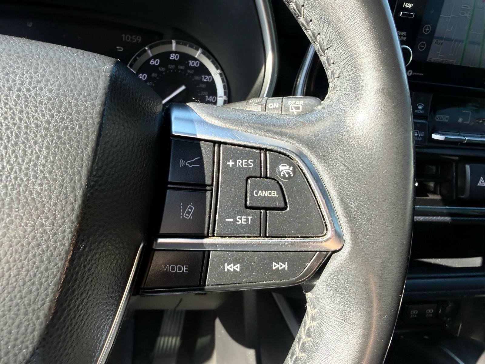 Used 2021 Toyota Highlander XSE AWD/4WD image 30
