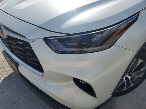 Used 2021 Toyota Highlander XLE image 16
