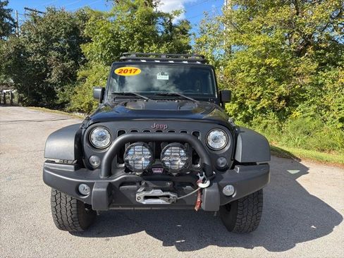 Used 2017 Jeep Wrangler Unlimited Rubicon image 2