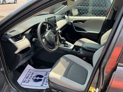Used 2021 Toyota RAV4 XLE w/ Convenience Package FWD image 7