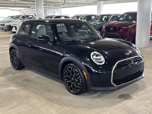 Used 2025 MINI Cooper 2-Door Hardtop FWD image 2