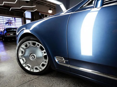 Used 2011 Bentley Mulsanne RWD image 9