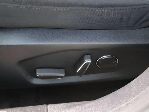 Used 2019 Ford Fusion SE FWD image 15