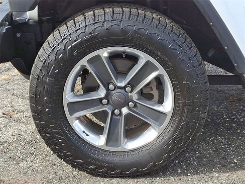 Used 2019 Jeep Wrangler Unlimited Sahara w/ Dual Top Group image 8