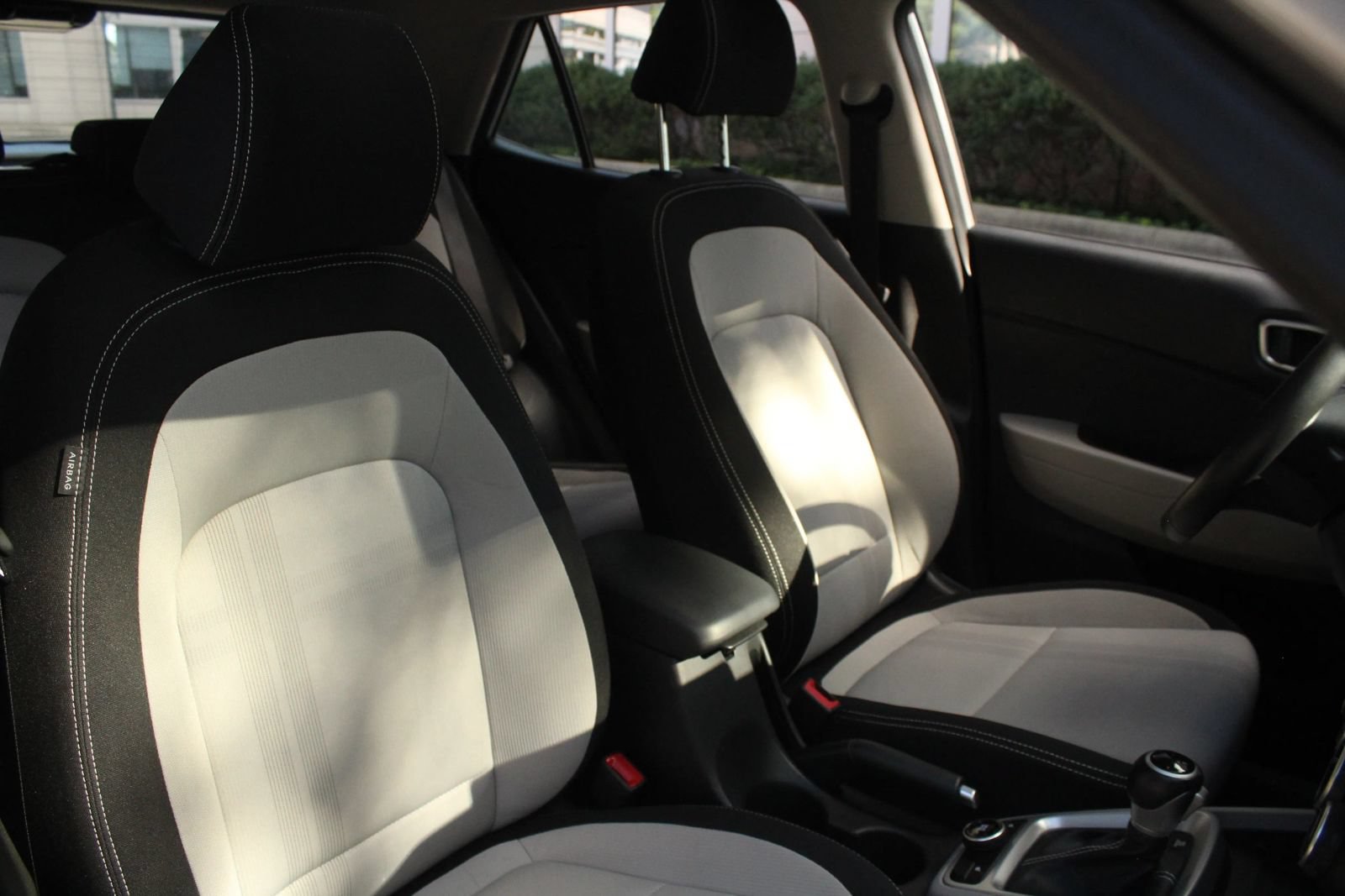 Used 2026 Hyundai Venue SEL FWD image 29