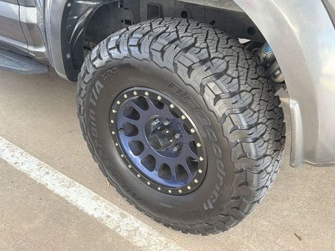 Used 2017 Ford F150 Raptor w/ Equipment Group 802A Luxury image 5