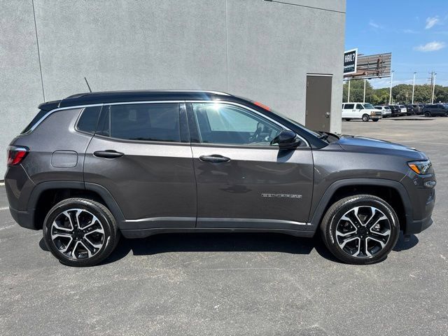 Used 2022 Jeep Compass Limited AWD/4WD image 15