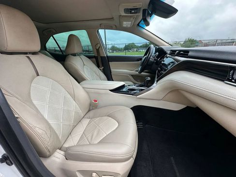 Used 2018 Toyota Camry XLE image 25