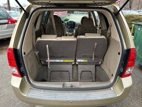 Used 2011 Kia Sedona LX image 16