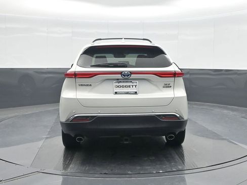 Used 2022 Toyota Venza XLE image 17