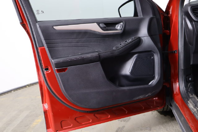 Used 2022 Ford Escape SE w/ SE Sport Appearance Package FWD image 18