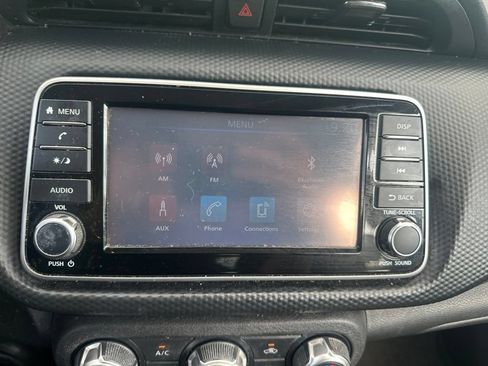 Used 2022 Nissan Kicks S FWD image 11