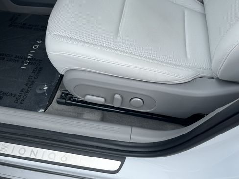 Certified 2025 Hyundai Ioniq 6 Limited RWD image 18