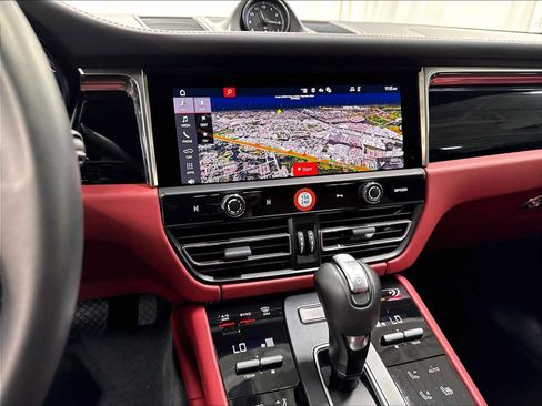 Used 2026 Porsche Macan AWD/4WD image 18