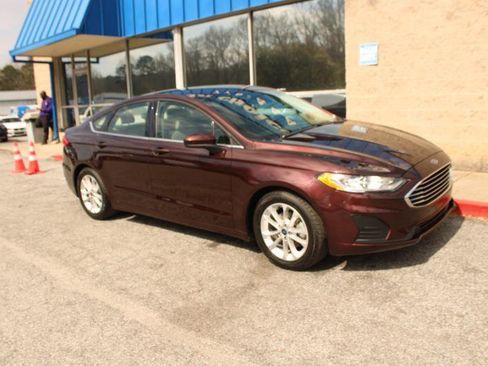 Used 2019 Ford Fusion SE image 1