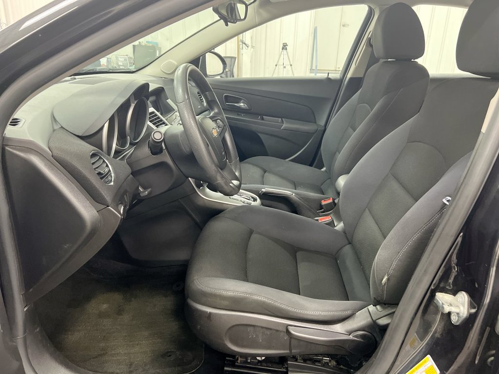 Used 2016 Chevrolet Cruze LT FWD image 18