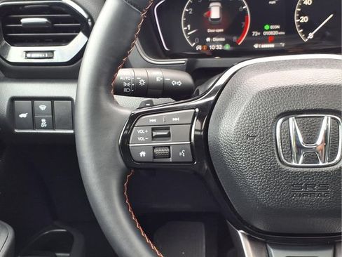 Used 2025 Honda Pilot TrailSport image 26