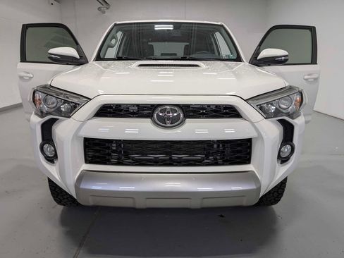 Used 2018 Toyota 4Runner TRD Off-Road Premium AWD/4WD image 17
