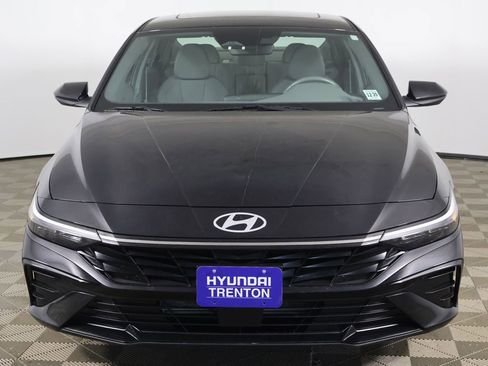 Certified 2025 Hyundai Elantra SEL FWD image 12