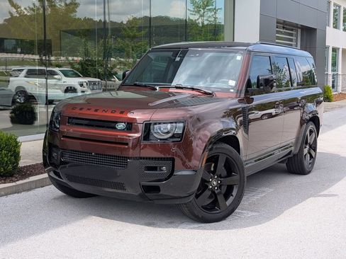 Used 2025 Land Rover Defender 130 X-Dynamic SE AWD/4WD image 1