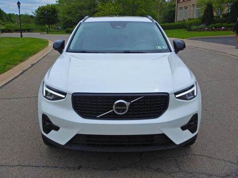 Used 2025 Volvo XC40 B5 Plus AWD/4WD image 7