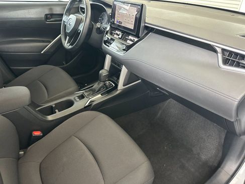 Used 2024 Toyota Corolla Cross LE FWD image 18