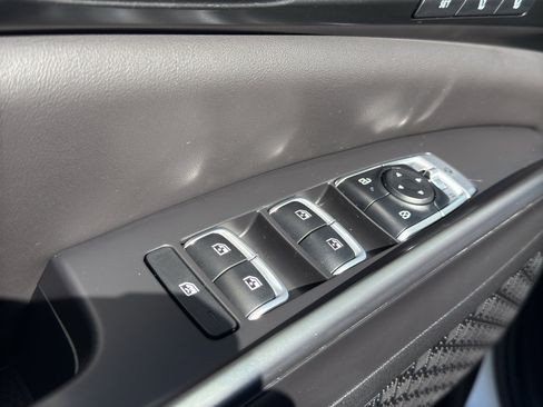 Used 2025 Kia Carnival SX w/ SX Dark Edition Package image 32