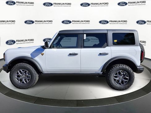 New 2025 Ford Bronco Badlands image 2