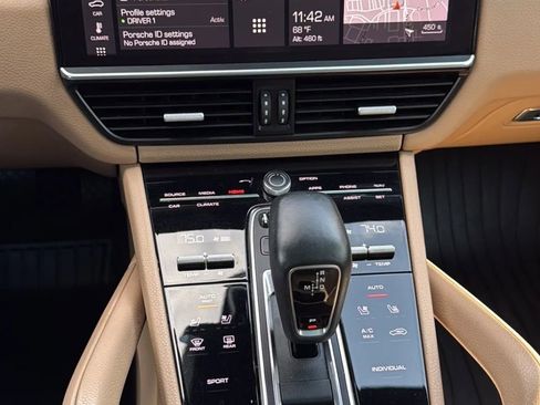 Used 2020 Porsche Cayenne image 30