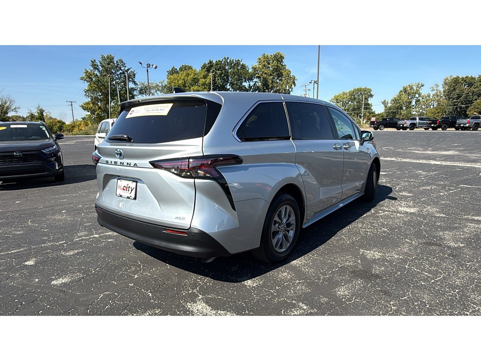 Certified 2025 Toyota Sienna XLE FWD image 9