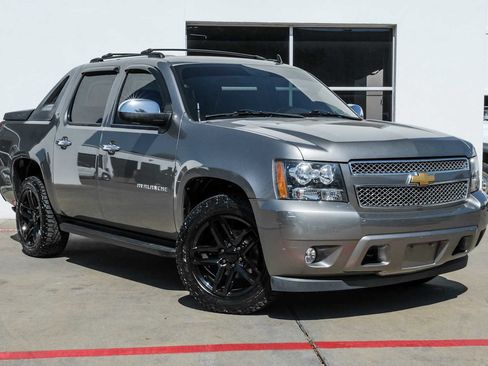 Used 2012 Chevrolet Avalanche LT w/ All-Star Edition image 6