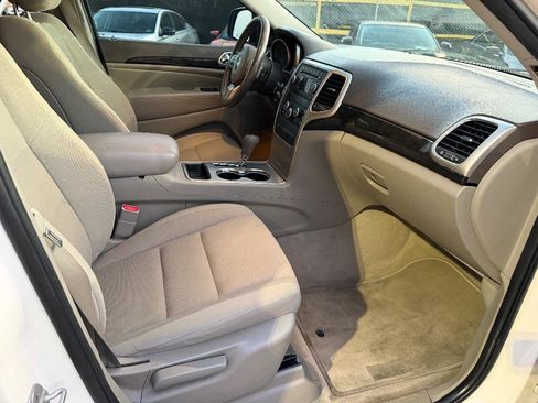 Used 2012 Jeep Grand Cherokee Laredo image 16