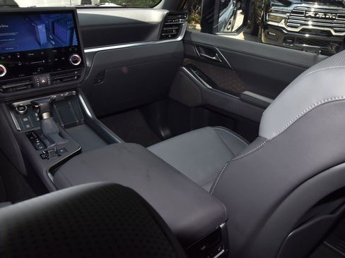 Used 2024 Lexus GX 550 w/ Accessory Package (Z1) AWD/4WD image 18