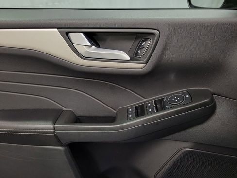 Used 2021 Ford Escape SE image 19