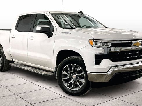 Used 2024 Chevrolet Silverado 1500 LT image 2