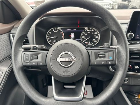 Used 2023 Nissan Rogue SV image 19