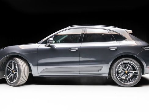 Used 2021 Porsche Macan Turbo w/ Premium Package Plus (PF0) image 21