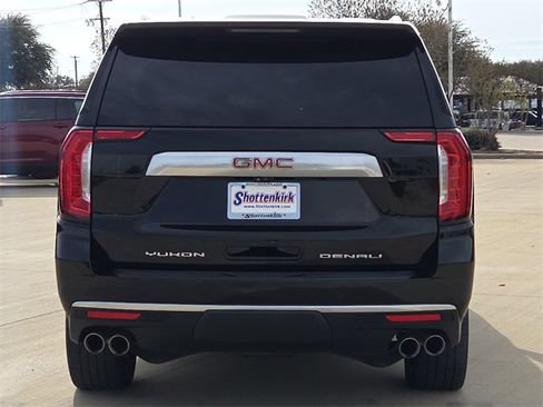 Used 2021 GMC Yukon XL Denali w/ Denali Premium Package image 7