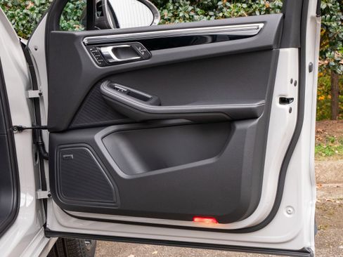 New 2026 Porsche Macan Turbo image 34