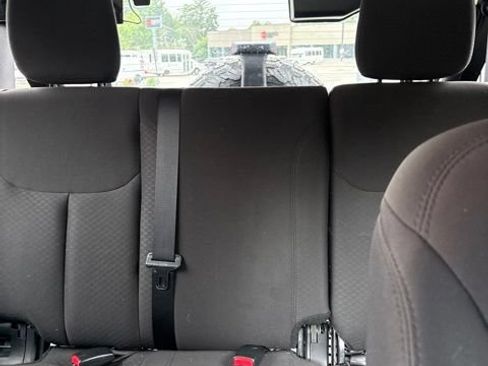 Used 2018 Jeep Wrangler Unlimited Sport S AWD/4WD image 16