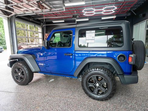 Used 2020 Jeep Wrangler Sport AWD/4WD image 2