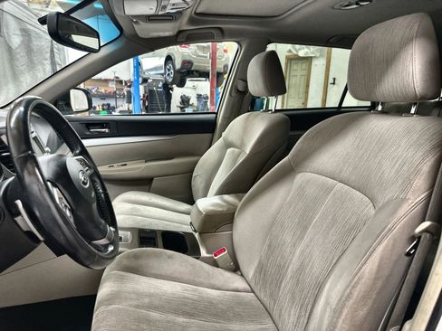 Used 2014 Subaru Outback 2.5i Premium w/ Moonroof Package AWD/4WD image 13